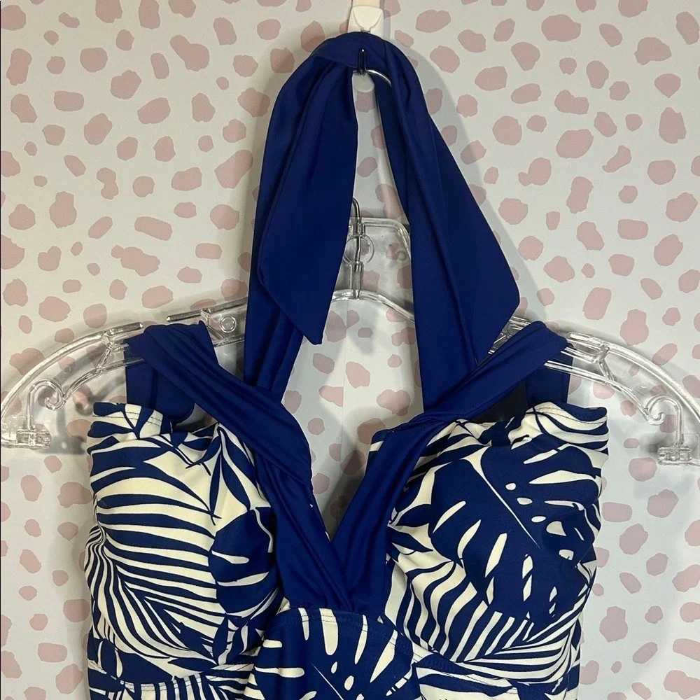 Jaclyn Smith Women's Blue and White Halter One-piece Bathing Suit Sz 18‎ Padded
